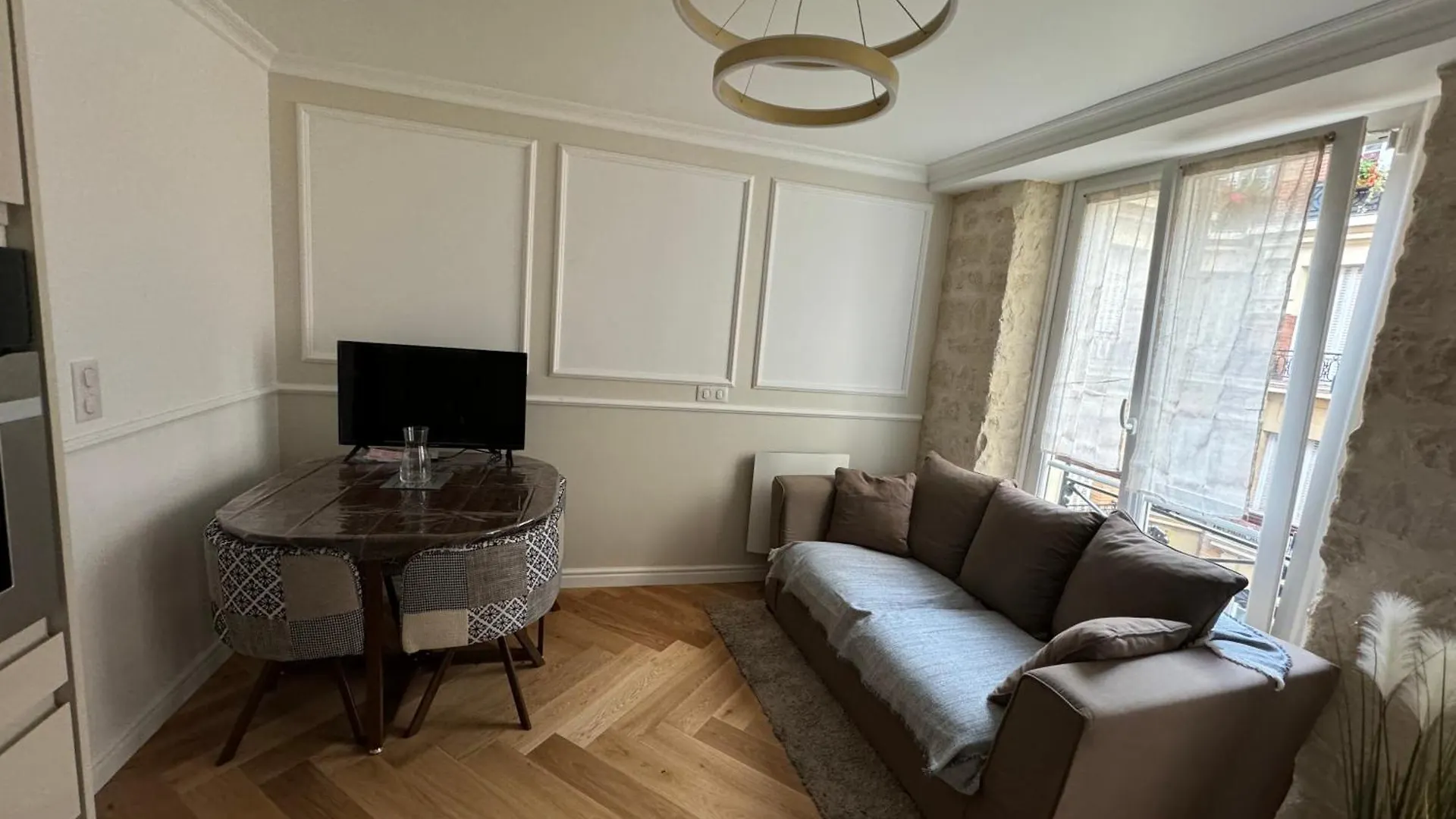 Apartment 8 Eme *