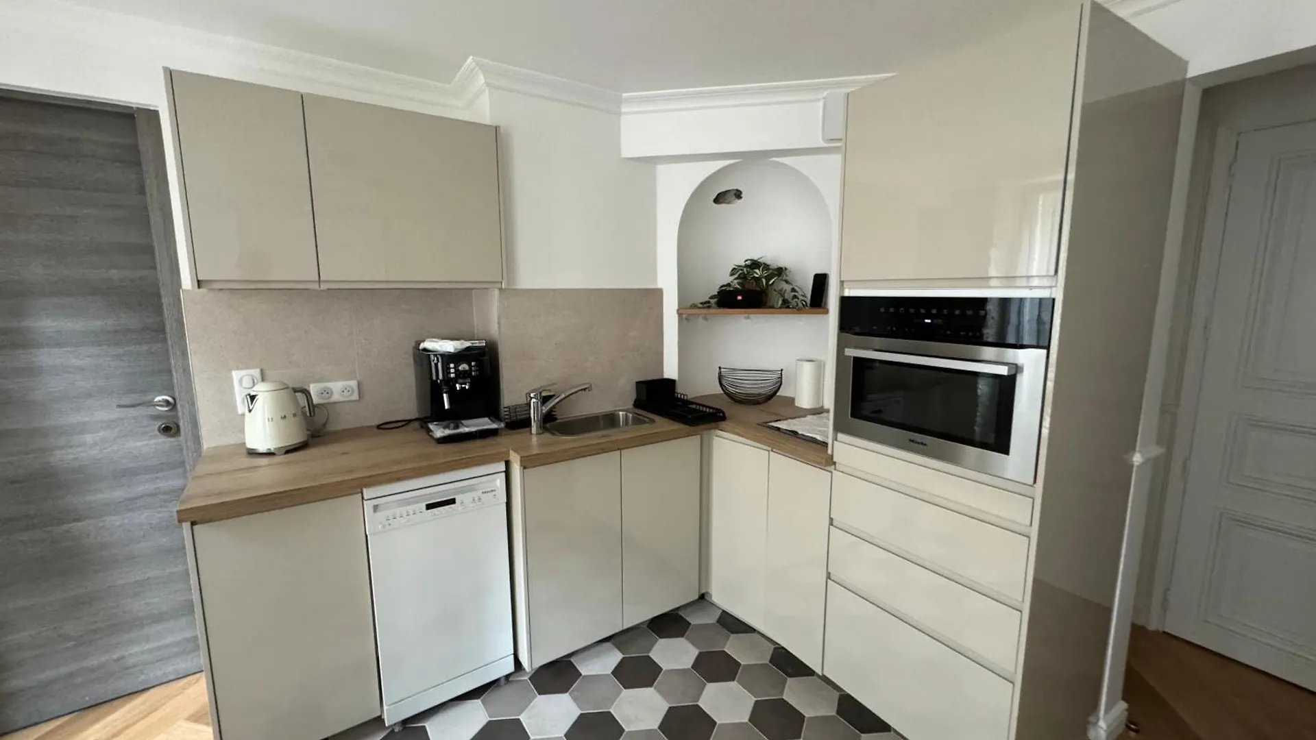 8 Eme Apartment Paris